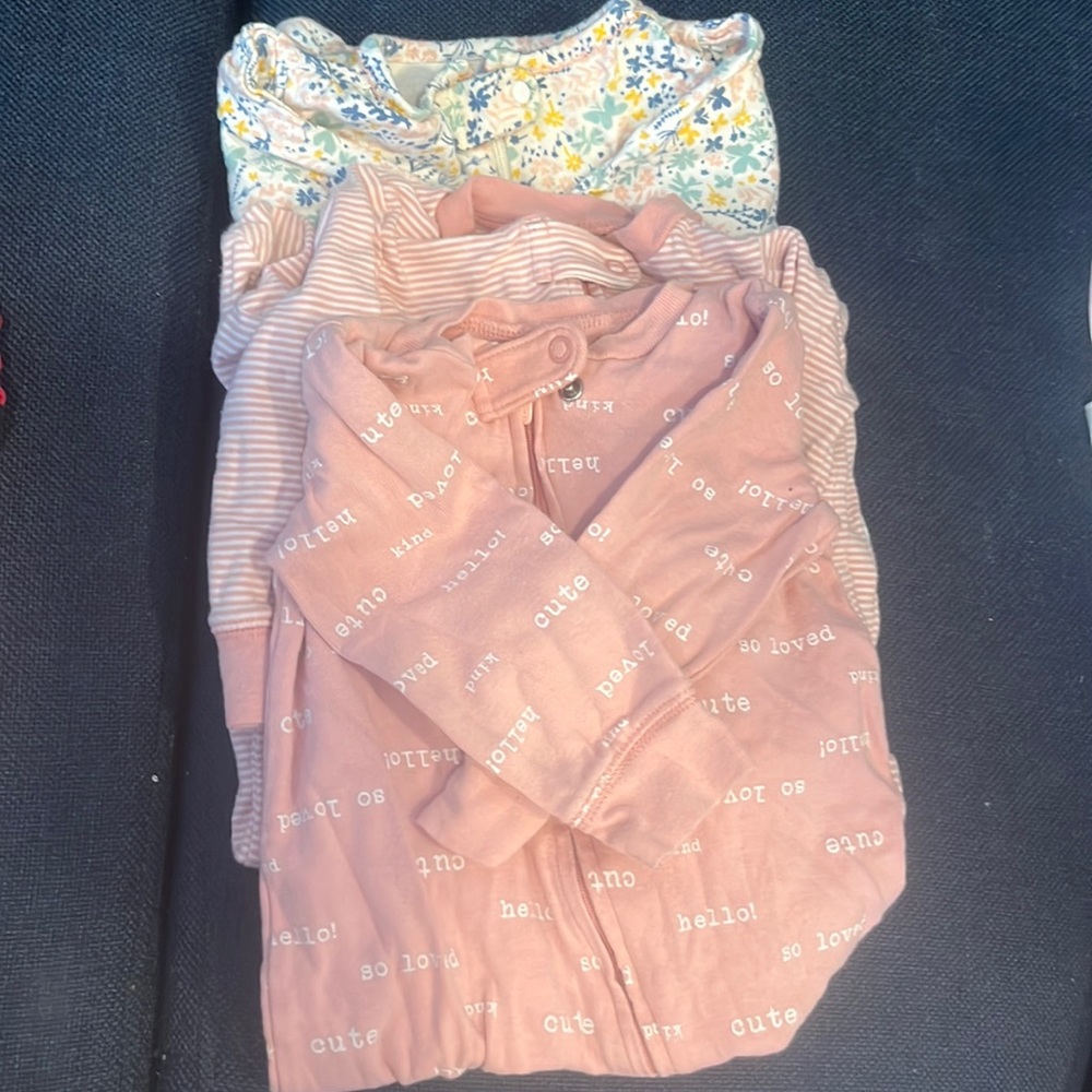 Cater’s baby girl sleep and play pjs 6-9